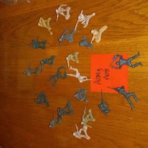 22 Army War play set figures